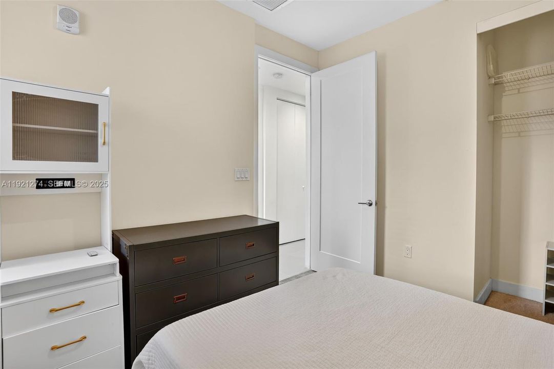 En Venta: $530,000 (3 camas, 2 baños, 1360 Pies cuadrados)