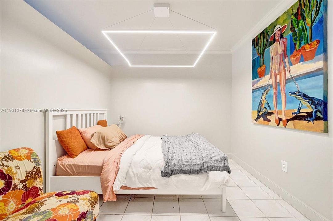 For Sale: $260,000 (1 beds, 1 baths, 960 Square Feet)