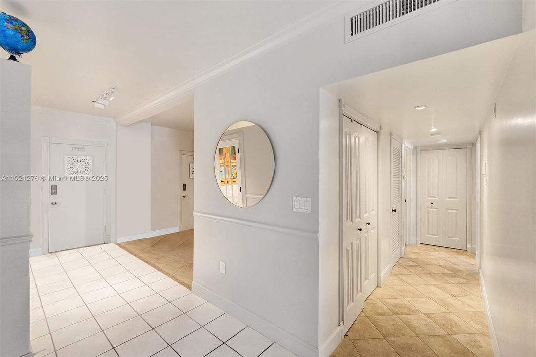 For Sale: $260,000 (1 beds, 1 baths, 960 Square Feet)