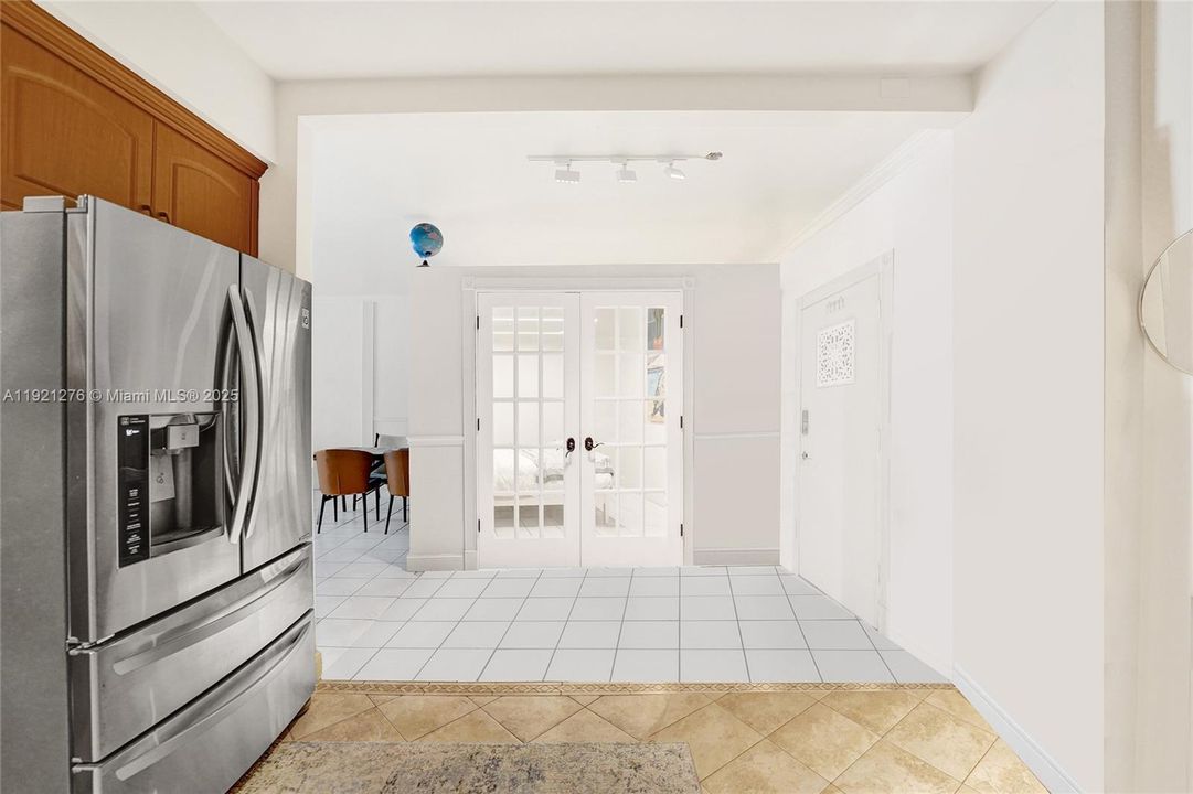 For Sale: $260,000 (1 beds, 1 baths, 960 Square Feet)