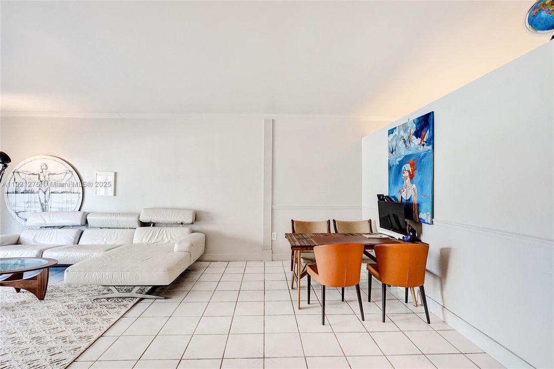 For Sale: $260,000 (1 beds, 1 baths, 960 Square Feet)