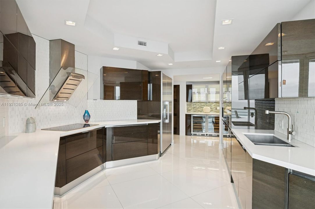 For Sale: $2,350,000 (3 beds, 3 baths, 3200 Square Feet)