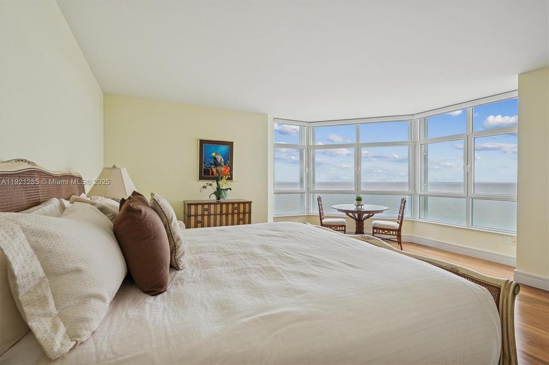 For Sale: $2,350,000 (3 beds, 3 baths, 3200 Square Feet)