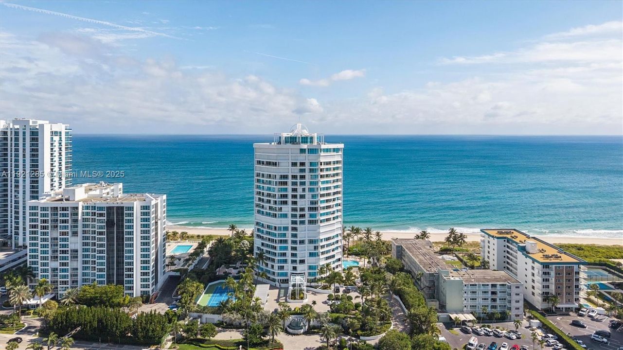 For Sale: $2,350,000 (3 beds, 3 baths, 3200 Square Feet)