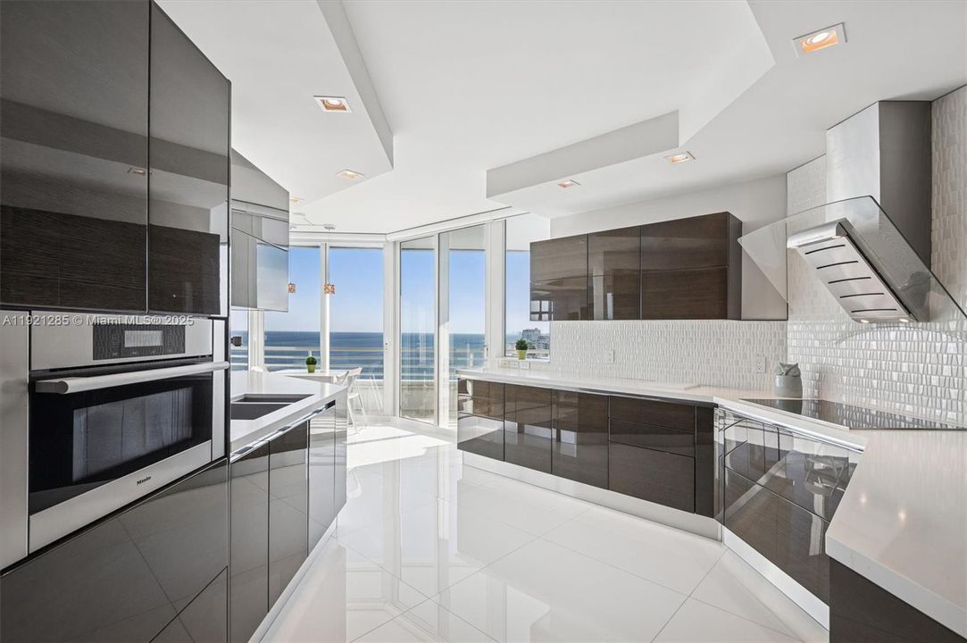 For Sale: $2,350,000 (3 beds, 3 baths, 3200 Square Feet)