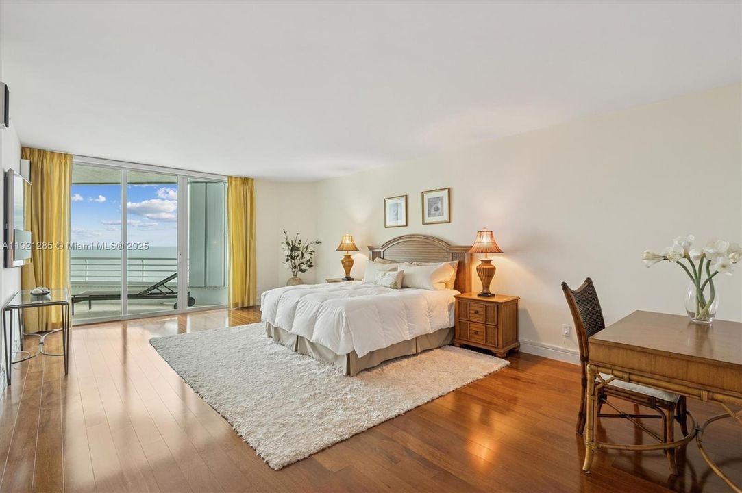 For Sale: $2,350,000 (3 beds, 3 baths, 3200 Square Feet)