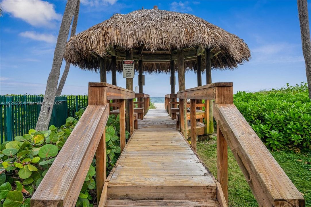 For Sale: $2,350,000 (3 beds, 3 baths, 3200 Square Feet)