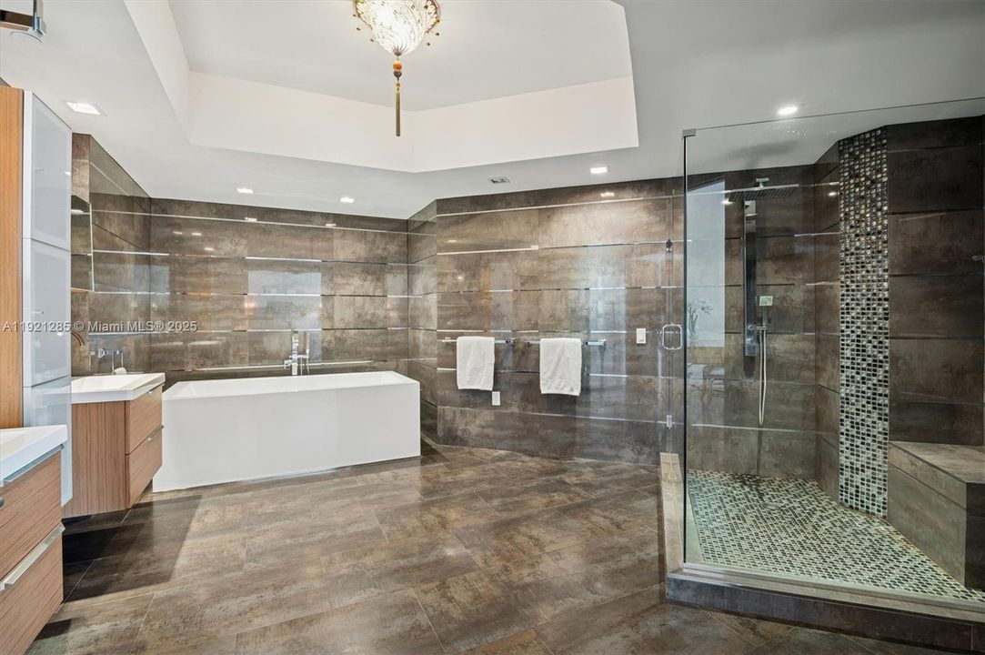 For Sale: $2,350,000 (3 beds, 3 baths, 3200 Square Feet)