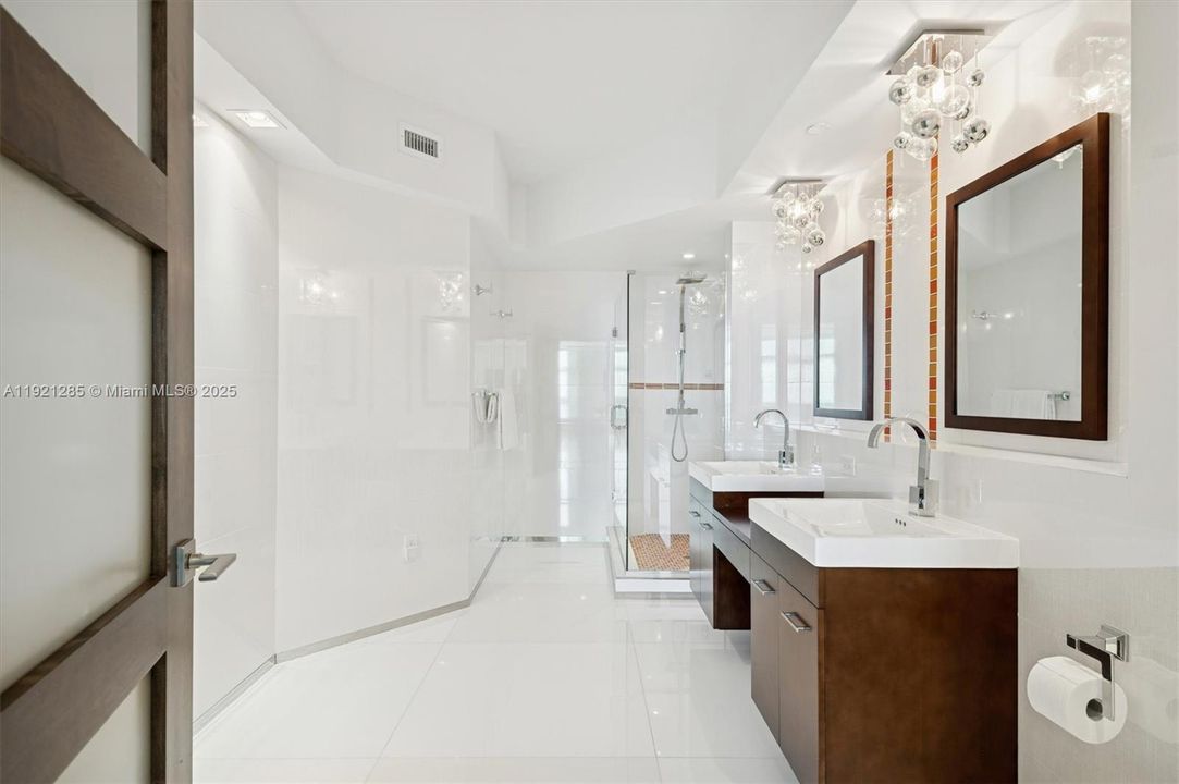 For Sale: $2,350,000 (3 beds, 3 baths, 3200 Square Feet)