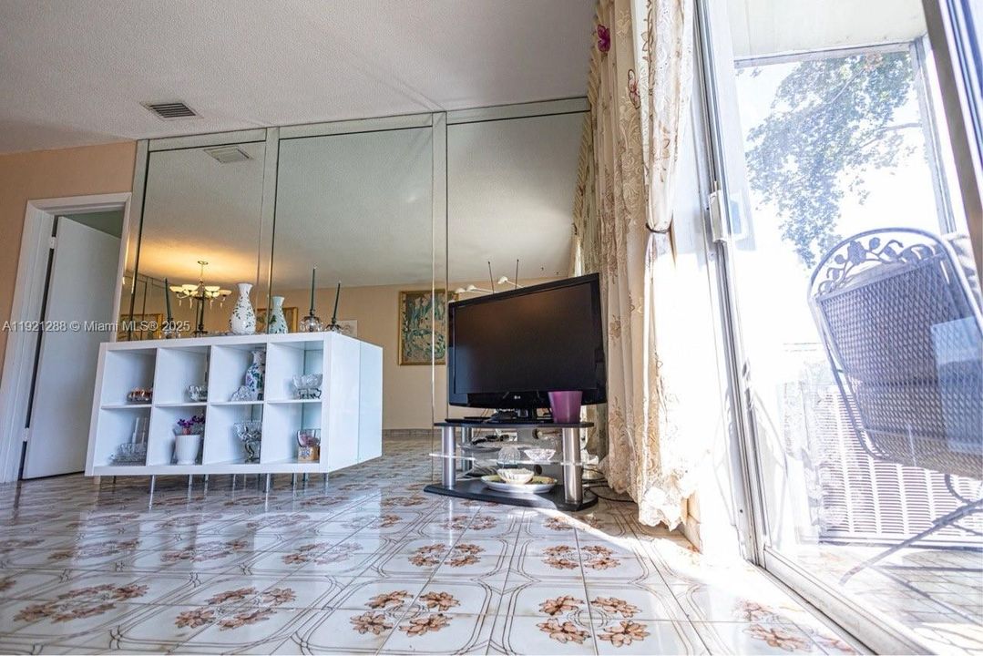 En Venta: $85,000 (1 camas, 1 baños, 883 Pies cuadrados)