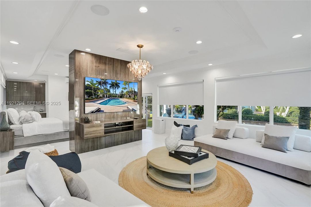 For Sale: $3,799,000 (5 beds, 6 baths, 4496 Square Feet)