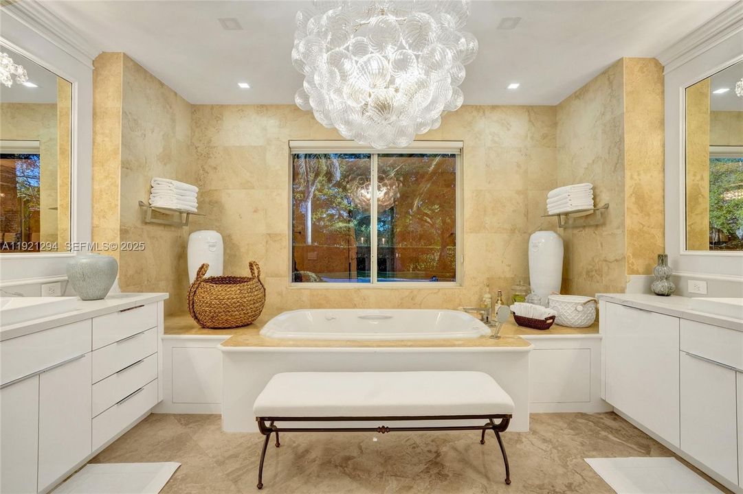 For Sale: $3,799,000 (5 beds, 6 baths, 4496 Square Feet)