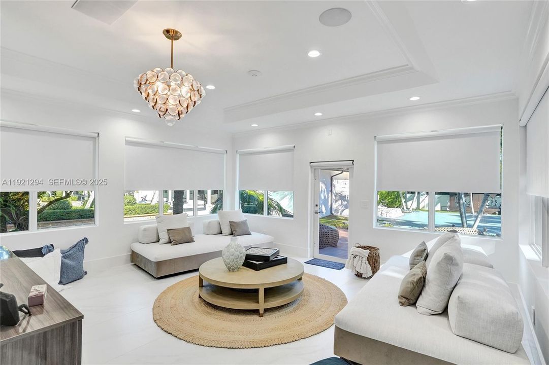 For Sale: $3,799,000 (5 beds, 6 baths, 4496 Square Feet)