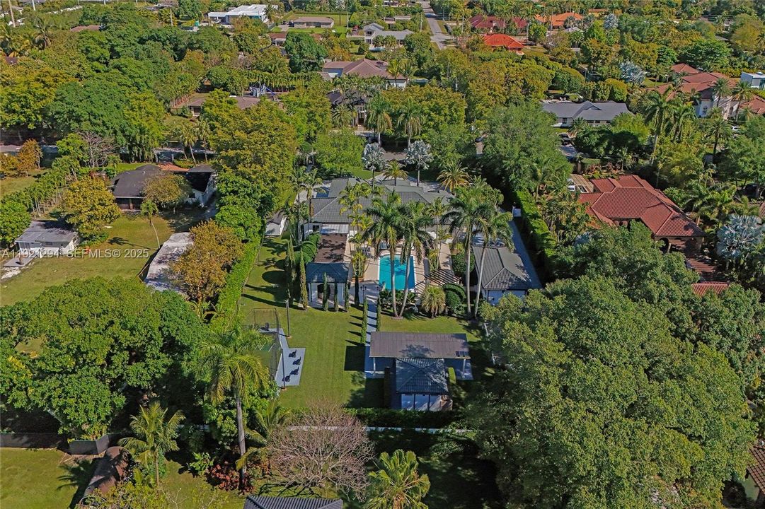 For Sale: $3,799,000 (5 beds, 6 baths, 4496 Square Feet)