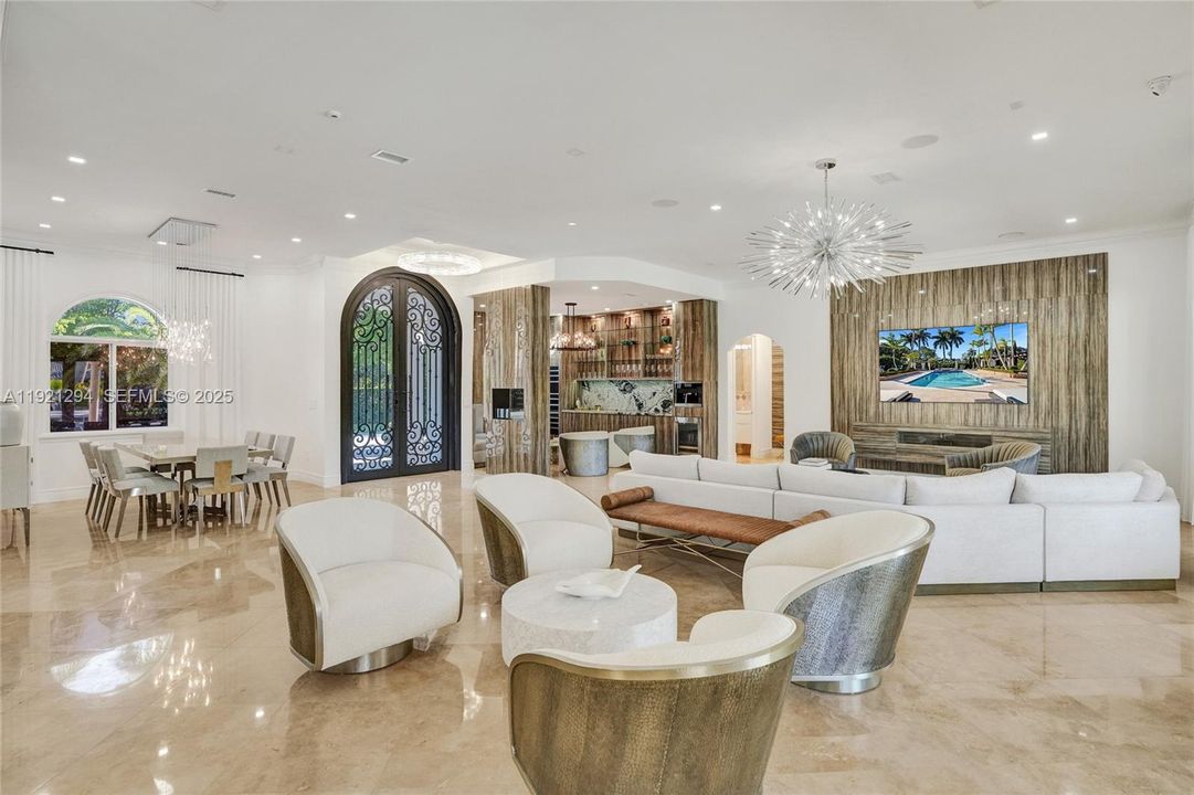 For Sale: $3,799,000 (5 beds, 6 baths, 4496 Square Feet)