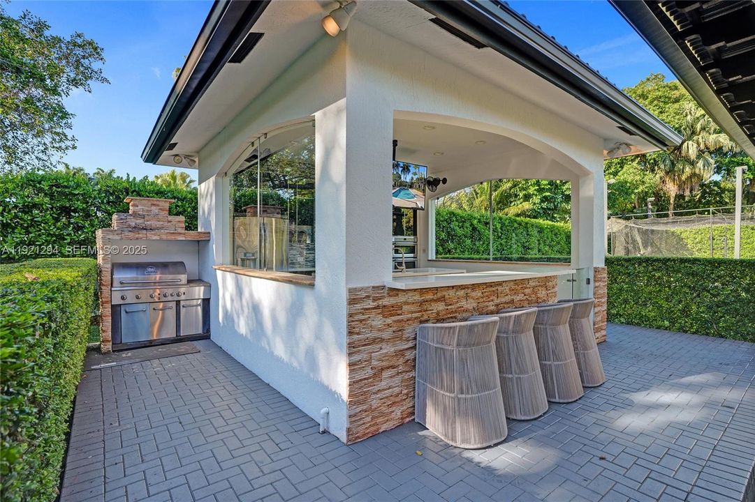 For Sale: $3,799,000 (5 beds, 6 baths, 4496 Square Feet)