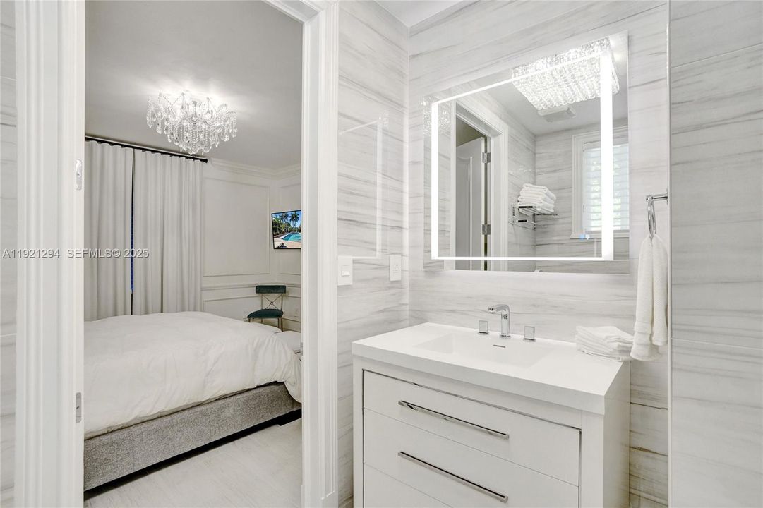 For Sale: $3,799,000 (5 beds, 6 baths, 4496 Square Feet)