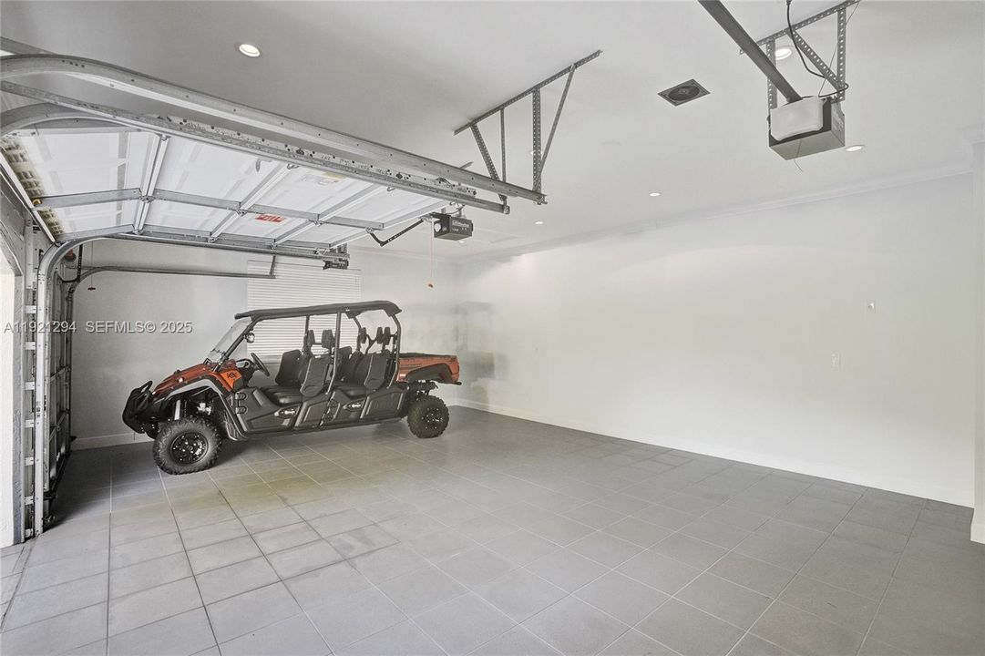 For Sale: $3,799,000 (5 beds, 6 baths, 4496 Square Feet)