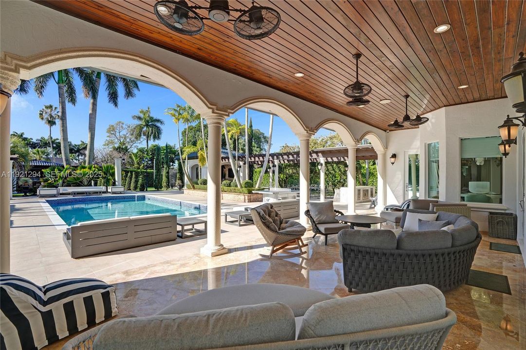 For Sale: $3,799,000 (5 beds, 6 baths, 4496 Square Feet)