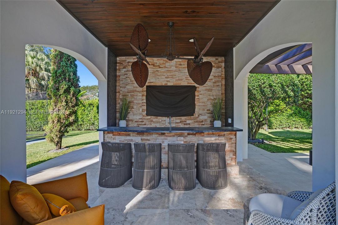 For Sale: $3,799,000 (5 beds, 6 baths, 4496 Square Feet)