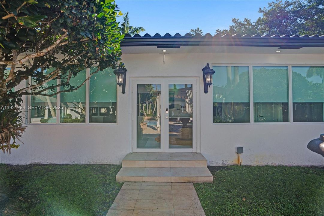 For Sale: $3,799,000 (5 beds, 6 baths, 4496 Square Feet)