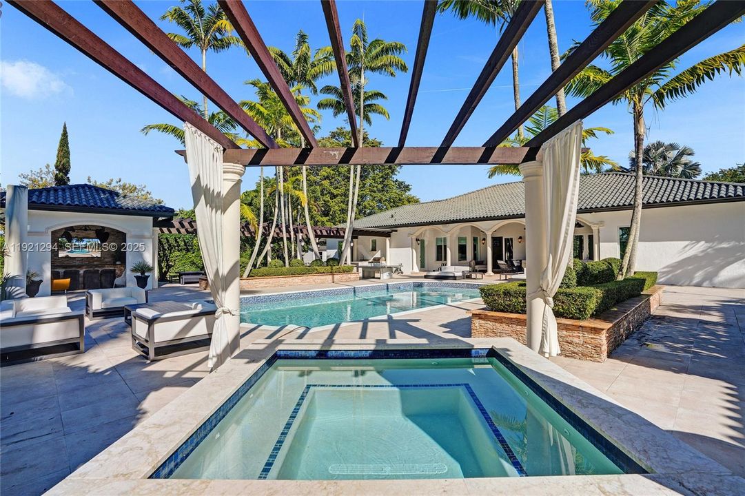 For Sale: $3,799,000 (5 beds, 6 baths, 4496 Square Feet)