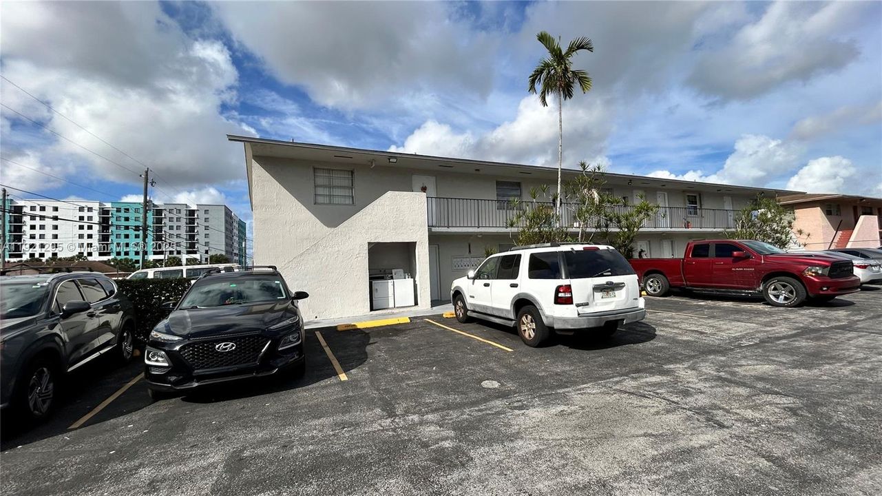 For Sale: $265,000 (2 beds, 1 baths, 820 Square Feet)