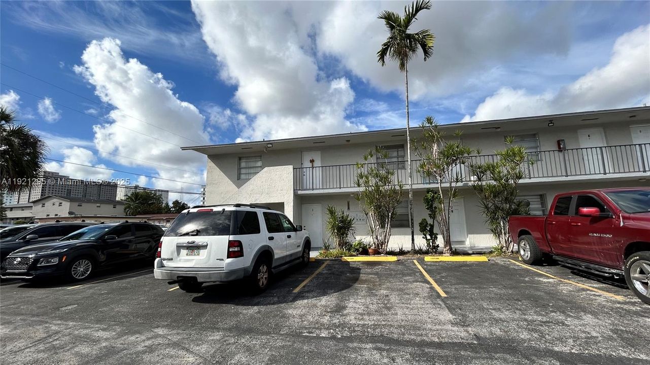 For Sale: $265,000 (2 beds, 1 baths, 820 Square Feet)