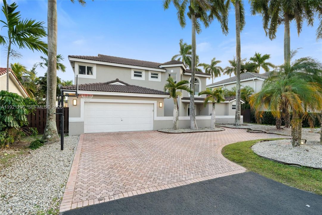 For Rent: $5,499 (4 beds, 3 baths, 2577 Square Feet)