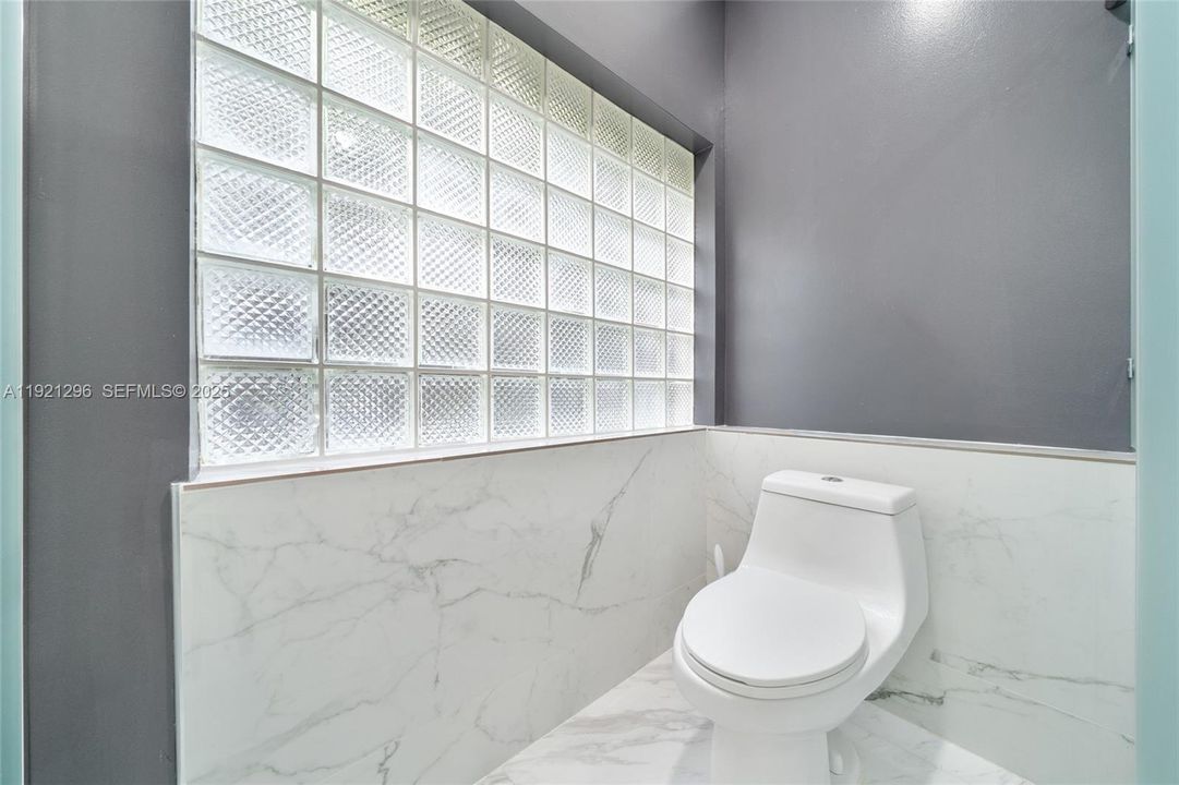 For Rent: $5,499 (4 beds, 3 baths, 2577 Square Feet)