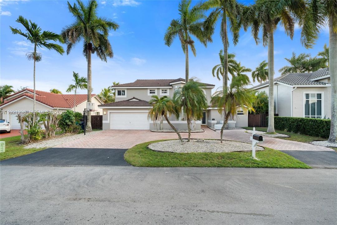 For Rent: $5,499 (4 beds, 3 baths, 2577 Square Feet)