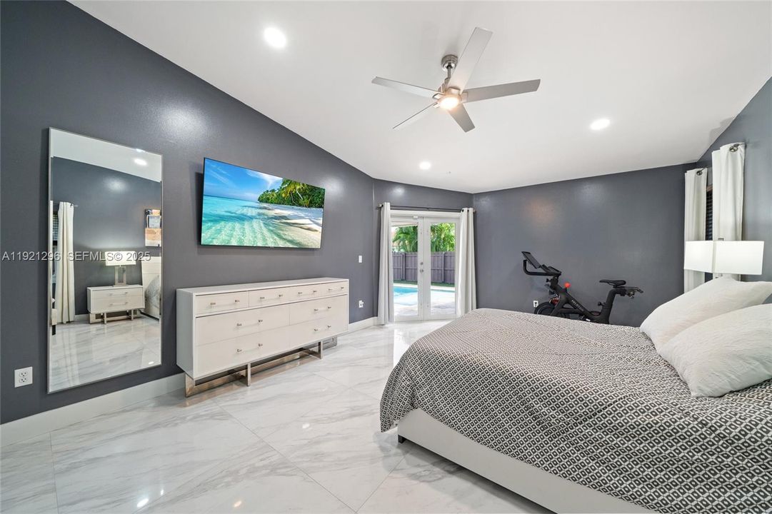 For Rent: $5,499 (4 beds, 3 baths, 2577 Square Feet)