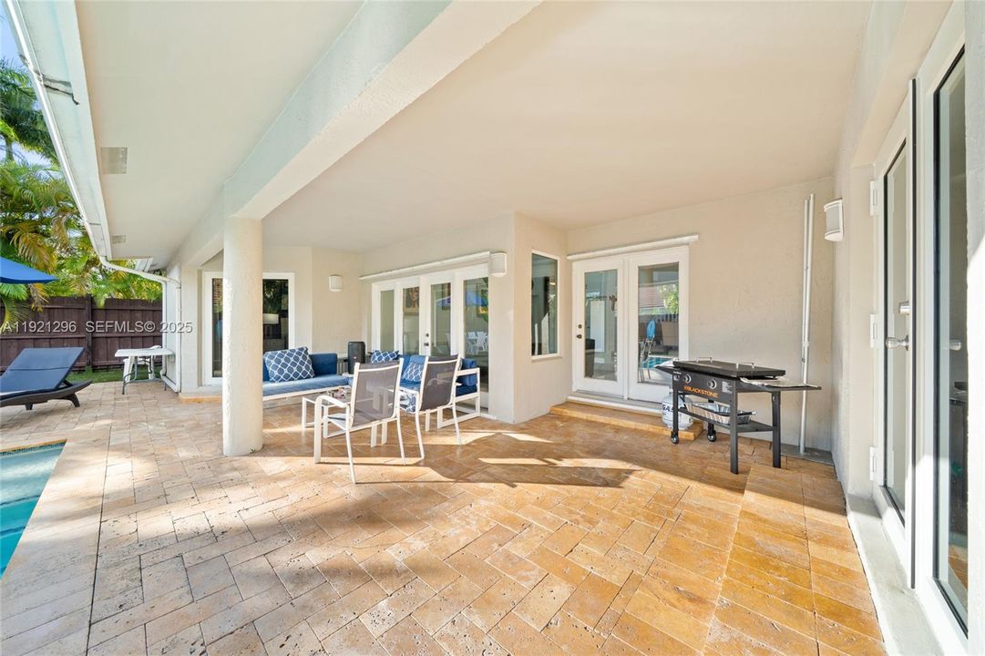 For Rent: $5,499 (4 beds, 3 baths, 2577 Square Feet)