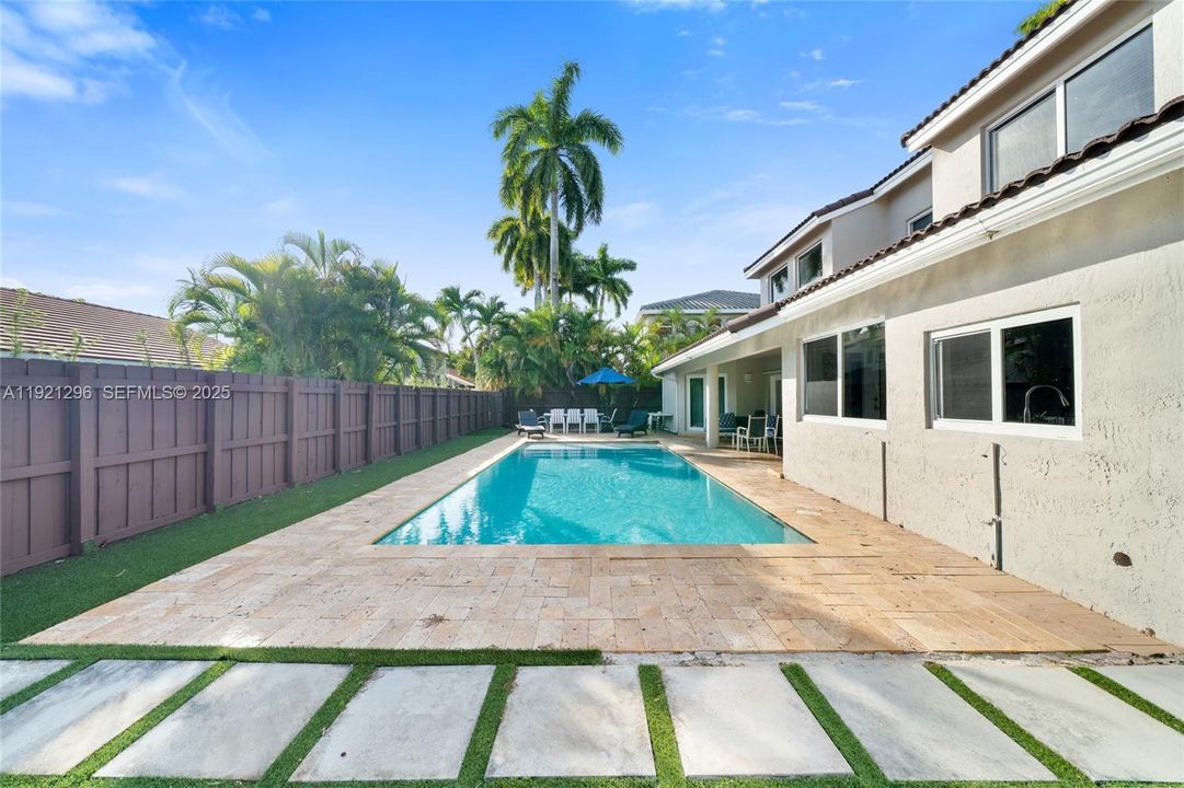 For Rent: $5,499 (4 beds, 3 baths, 2577 Square Feet)