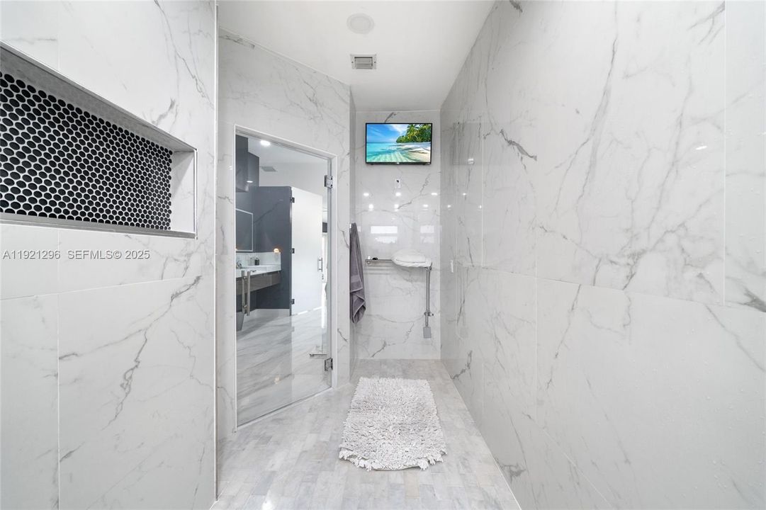 For Rent: $5,499 (4 beds, 3 baths, 2577 Square Feet)