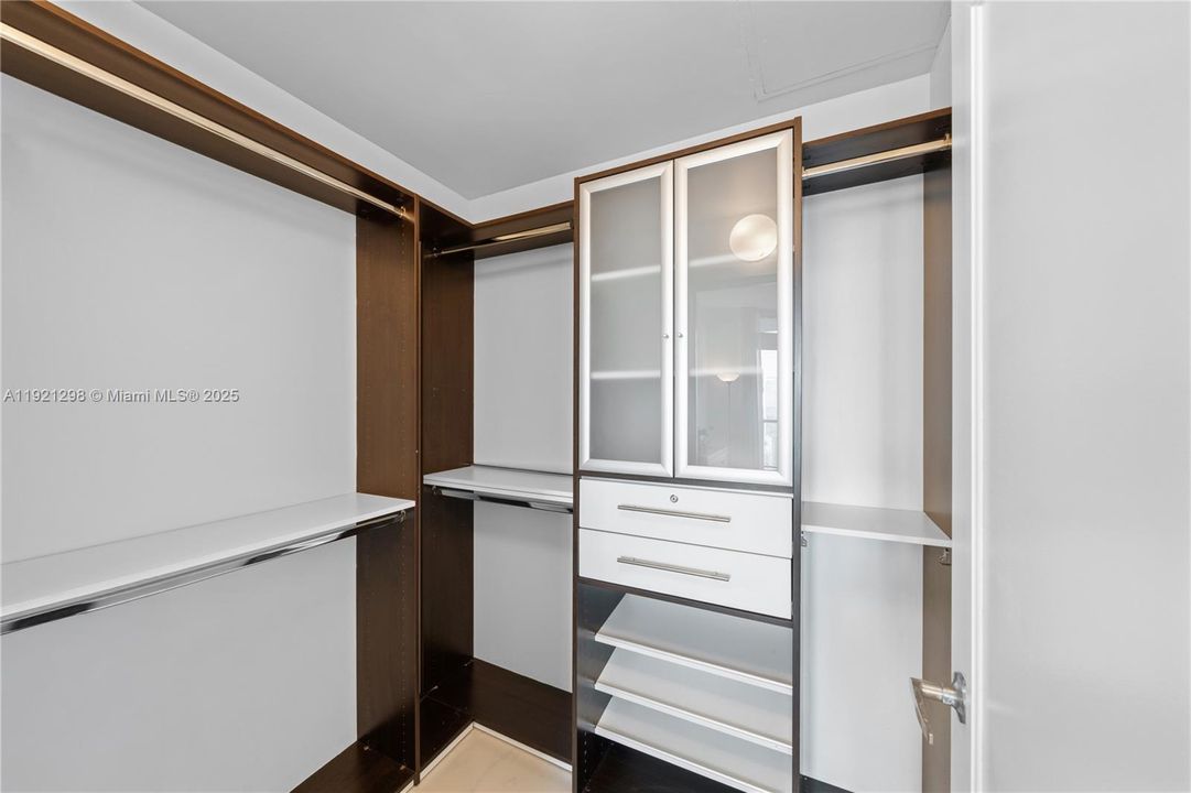 For Sale: $1,450,000 (3 beds, 3 baths, 1970 Square Feet)