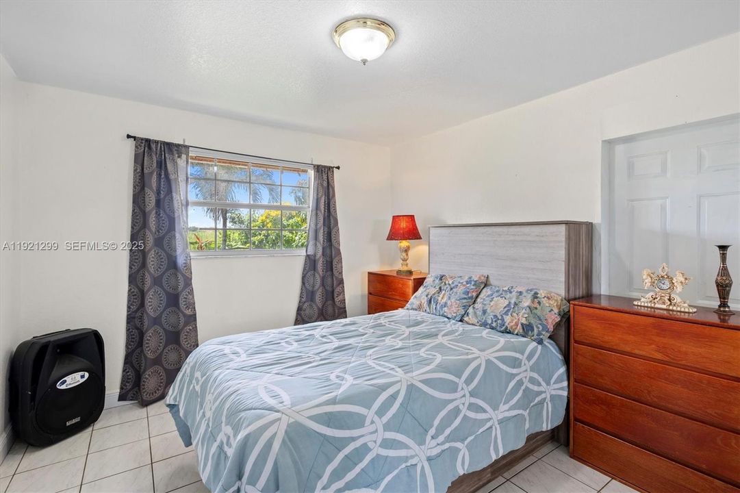 待售: $989,900 (4 贝兹, 2 浴室, 2010 平方英尺)