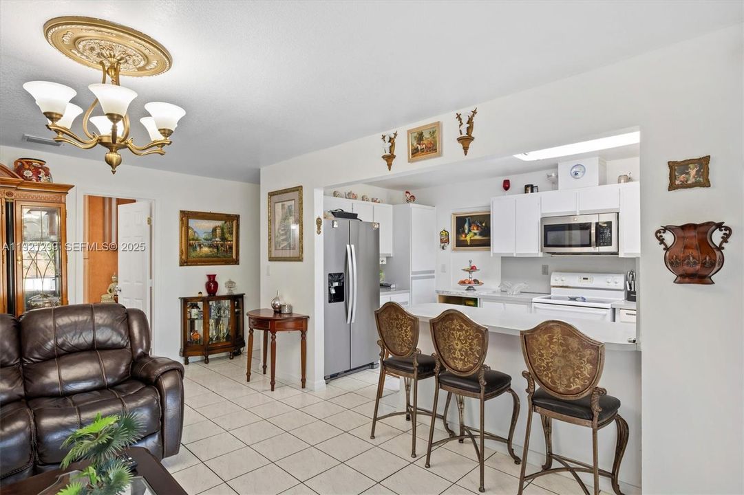 待售: $989,900 (4 贝兹, 2 浴室, 2010 平方英尺)