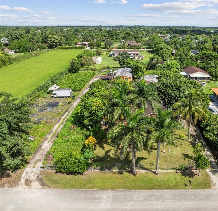 待售: $989,900 (4 贝兹, 2 浴室, 2010 平方英尺)