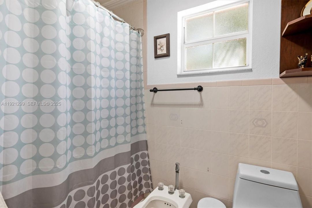 待售: $989,900 (4 贝兹, 2 浴室, 2010 平方英尺)