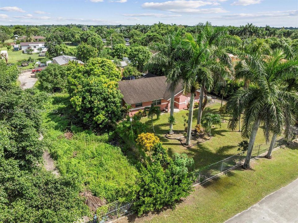 待售: $989,900 (4 贝兹, 2 浴室, 2010 平方英尺)