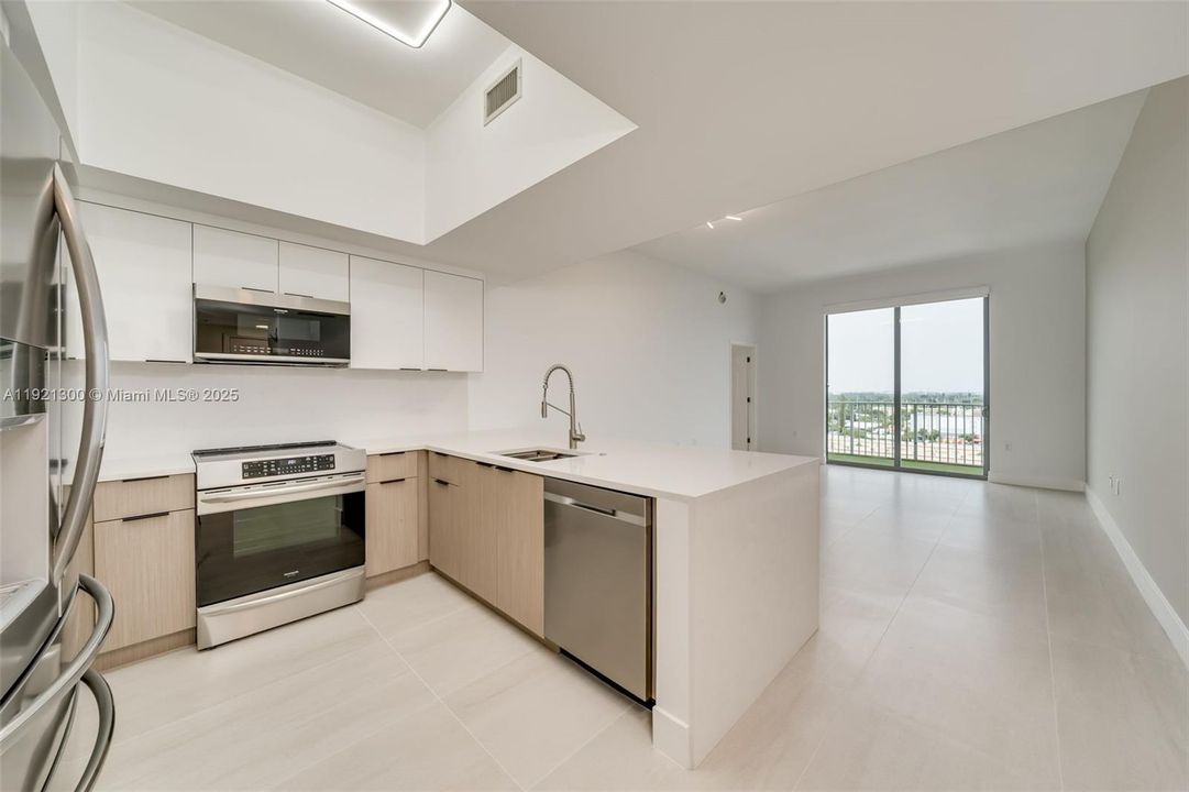 For Sale: $400,000 (2 beds, 2 baths, 1189 Square Feet)