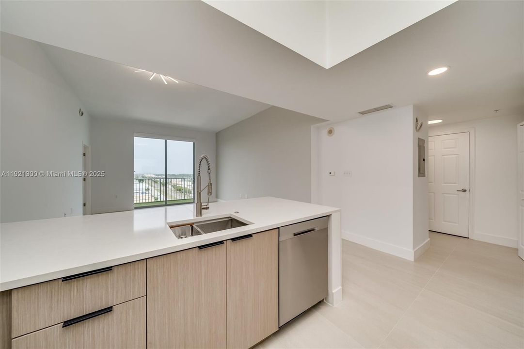 For Sale: $400,000 (2 beds, 2 baths, 1189 Square Feet)