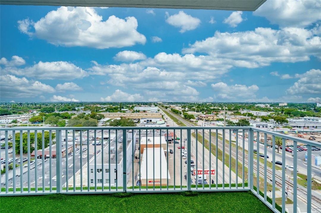 For Sale: $400,000 (2 beds, 2 baths, 1189 Square Feet)