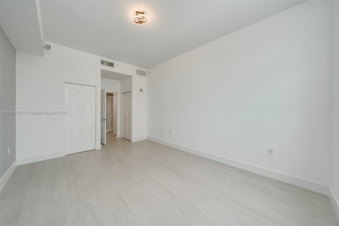 For Sale: $400,000 (2 beds, 2 baths, 1189 Square Feet)