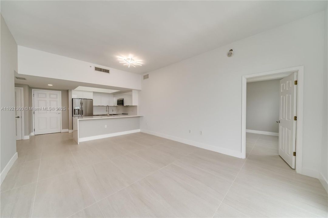 For Sale: $400,000 (2 beds, 2 baths, 1189 Square Feet)