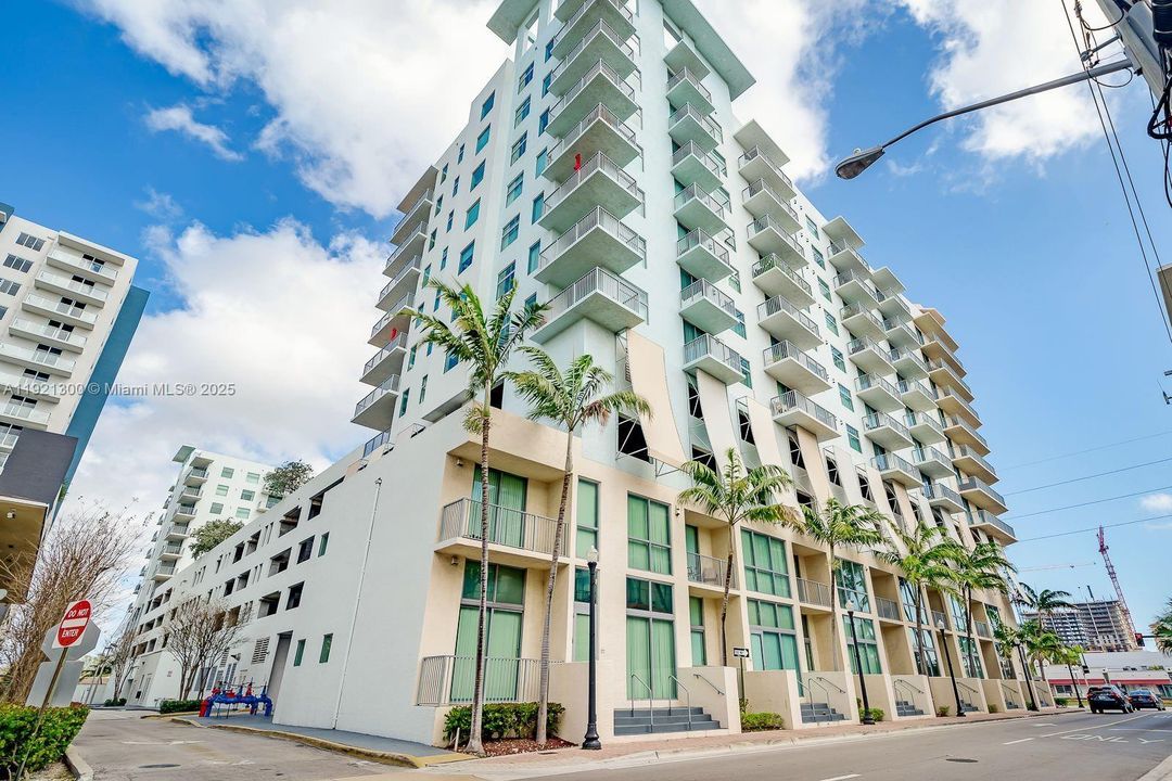 For Sale: $400,000 (2 beds, 2 baths, 1189 Square Feet)