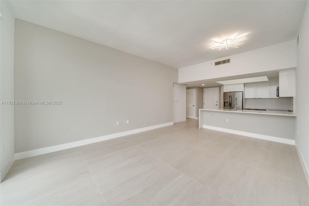 For Sale: $400,000 (2 beds, 2 baths, 1189 Square Feet)