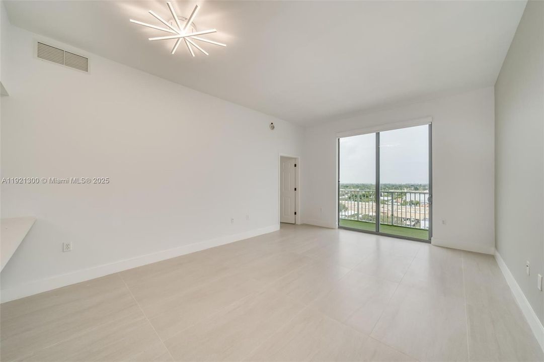 For Sale: $400,000 (2 beds, 2 baths, 1189 Square Feet)