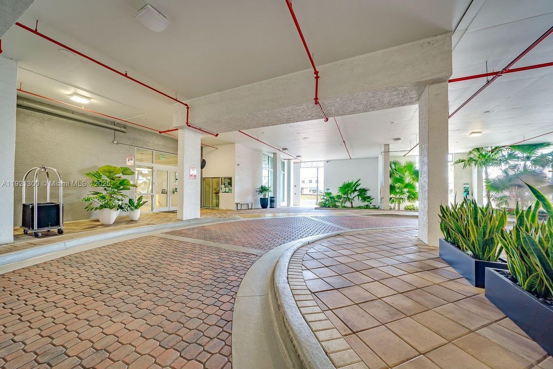 For Sale: $400,000 (2 beds, 2 baths, 1189 Square Feet)